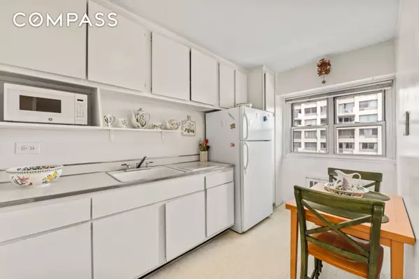 Manhattan, NY 10024,609 Columbus Avenue #14C