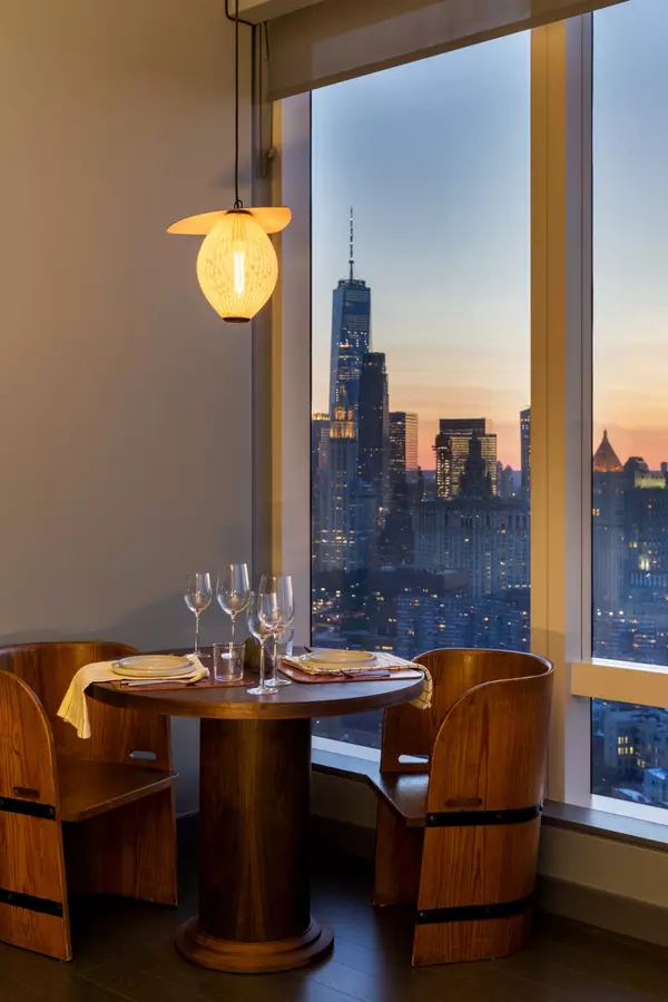 Manhattan, NY 10002,252 South Street #27L