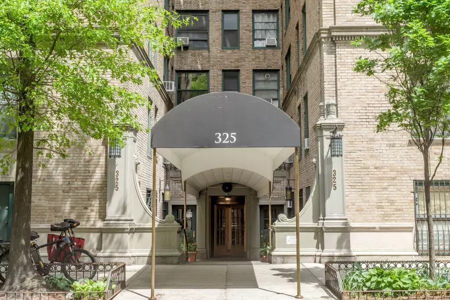 325 W 45th Street #302, Manhattan, NY 10036
