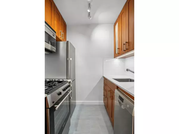Manhattan, NY 10021,435 E 77TH Street #4B