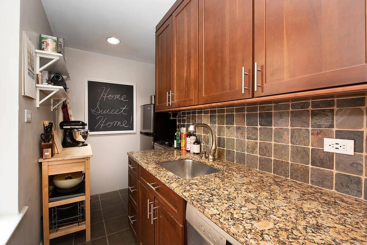 Manhattan, NY 10025,741 W END Avenue #3C
