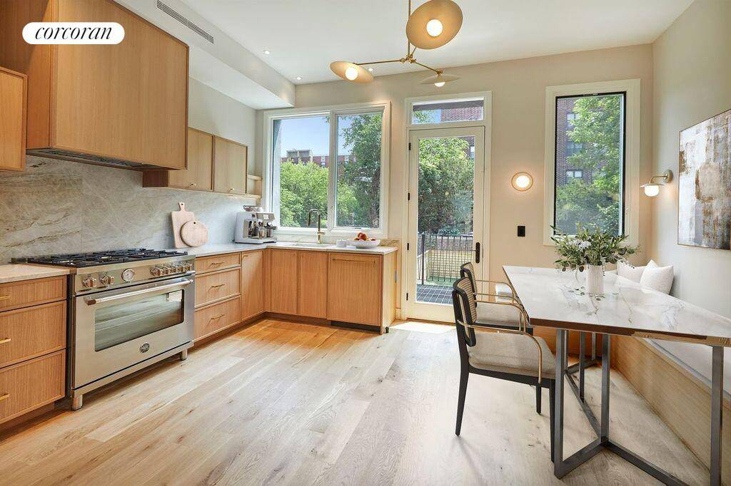824A QUINCY Street, Brooklyn, NY 11221