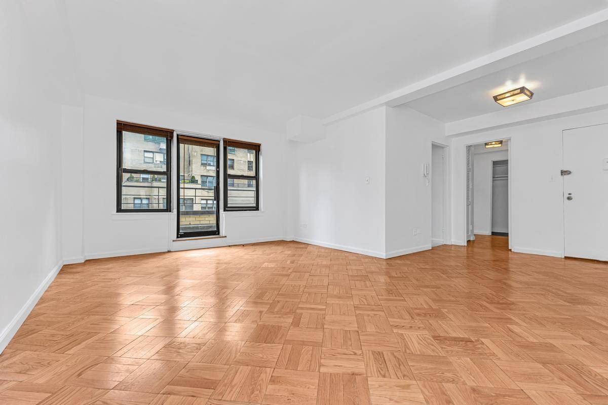 Manhattan, NY 10017,301 E 48th Street #19-B