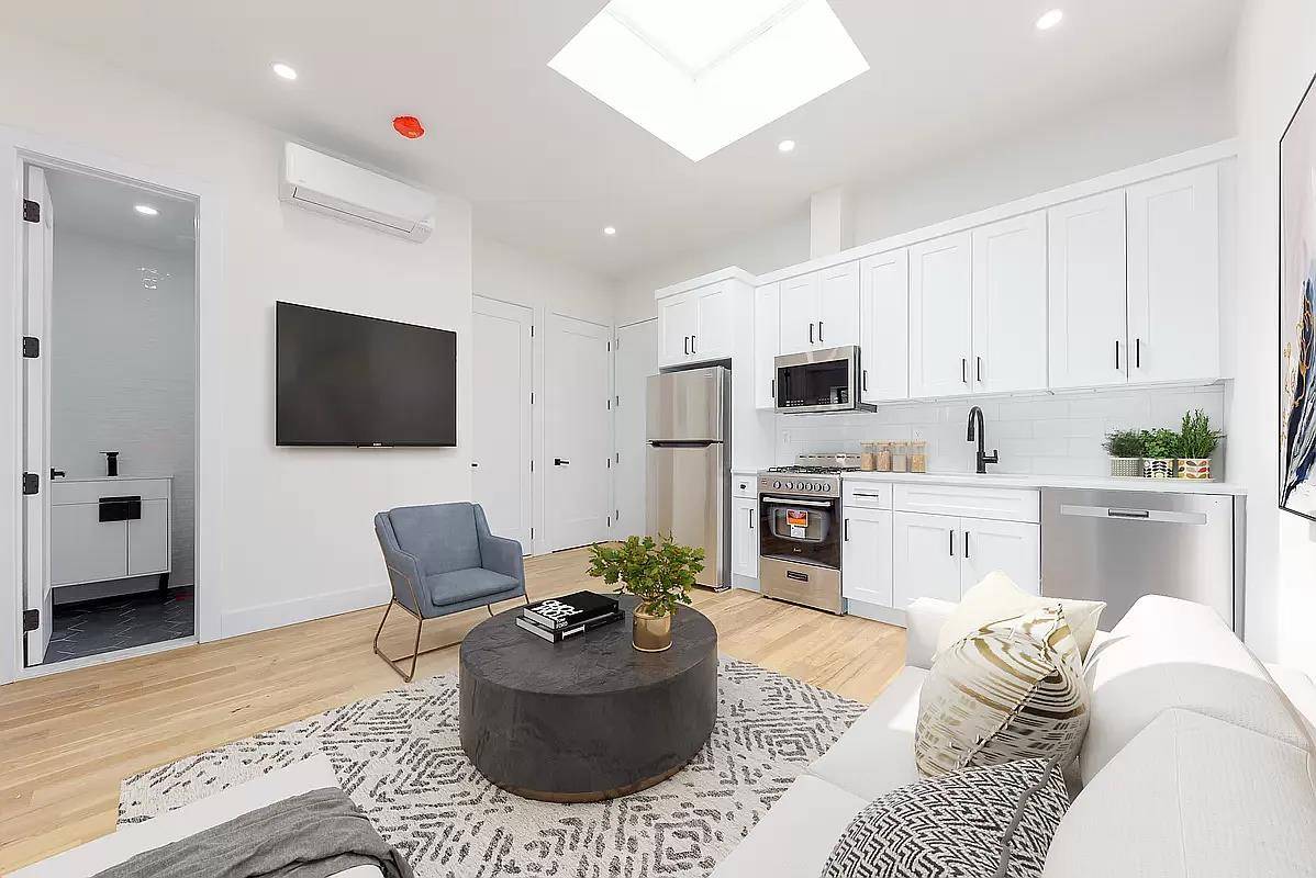 246 E 25TH Street #2R, Brooklyn, NY 11226