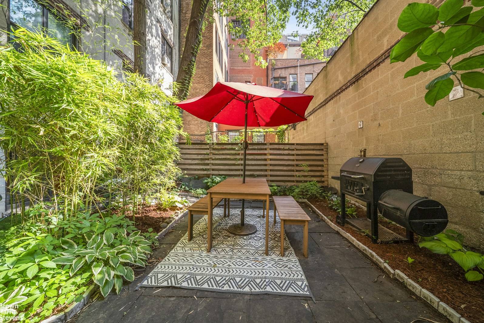 Manhattan, NY 10003,22 IRVING Place #1A