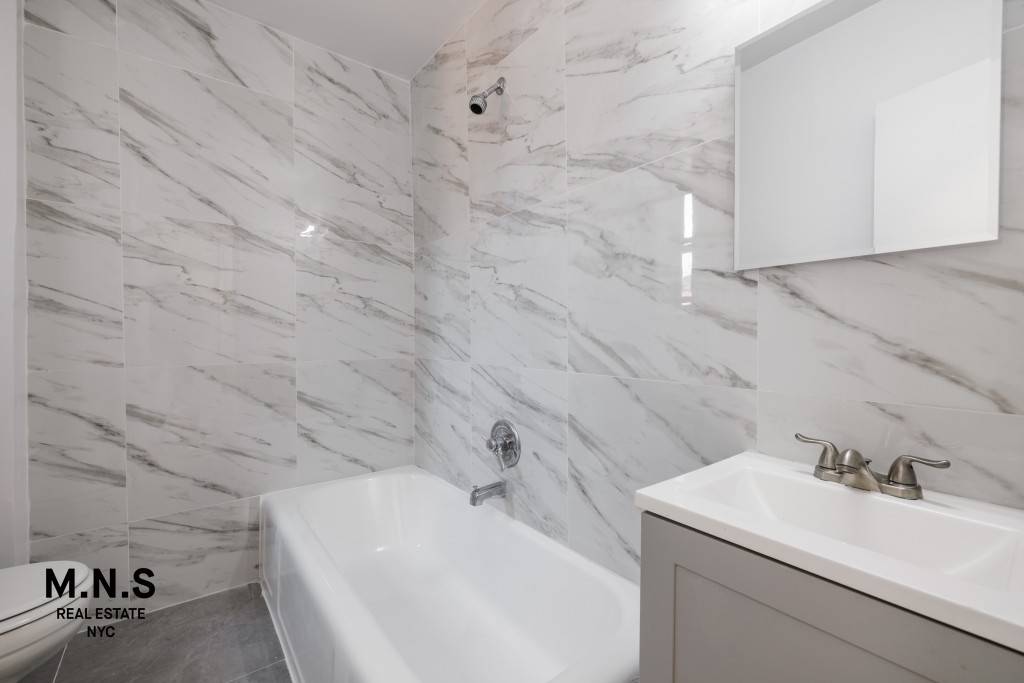 Queens, NY 11435,84-55 Daniels Street #3-H