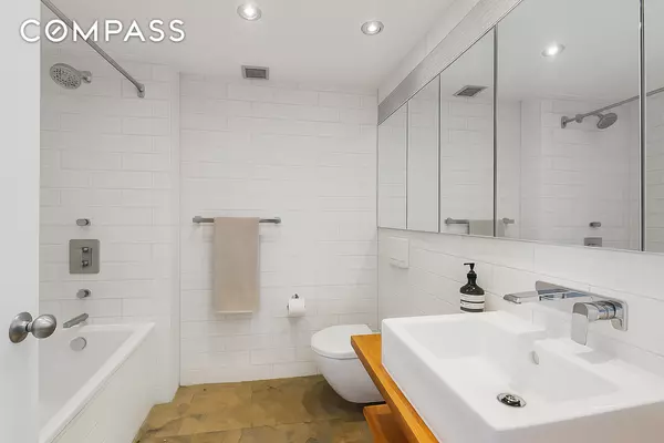 Brooklyn, NY 11222,190 Green Street #401