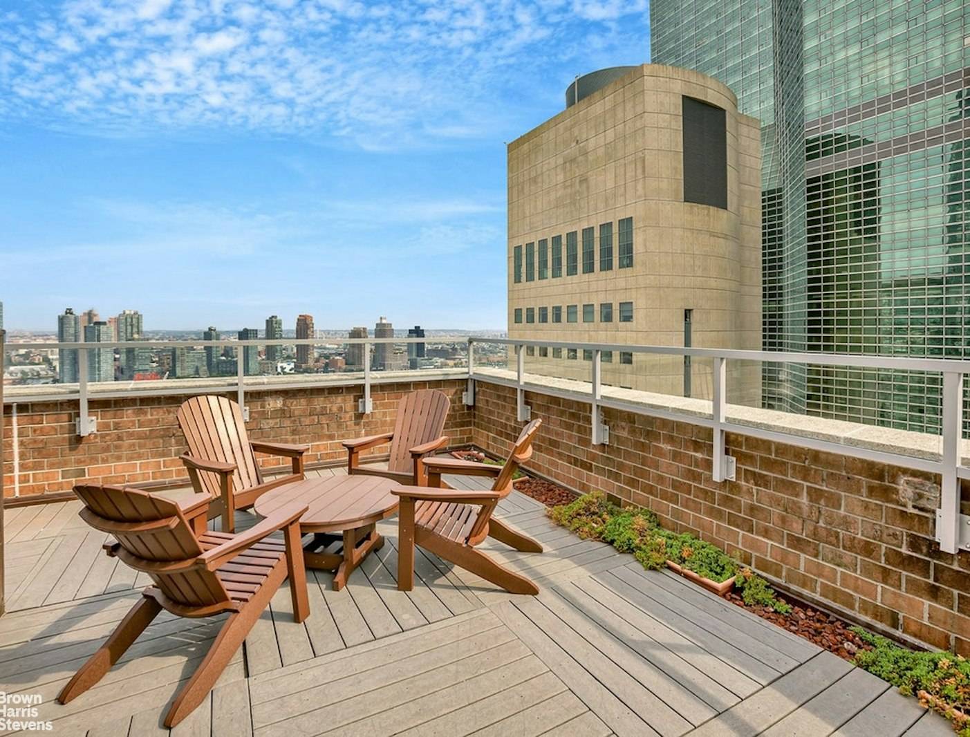 Manhattan, NY 10017,333 E 45TH Street #26E
