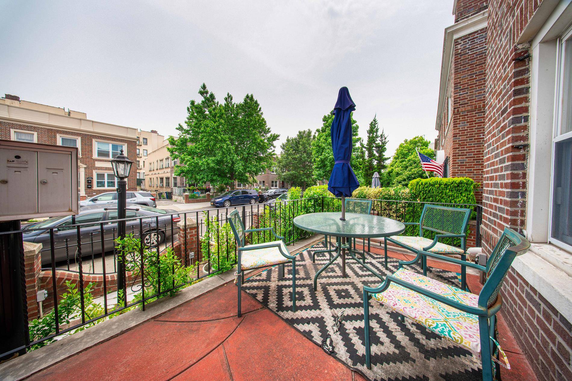 Queens, NY 11105,21-62 24th Street