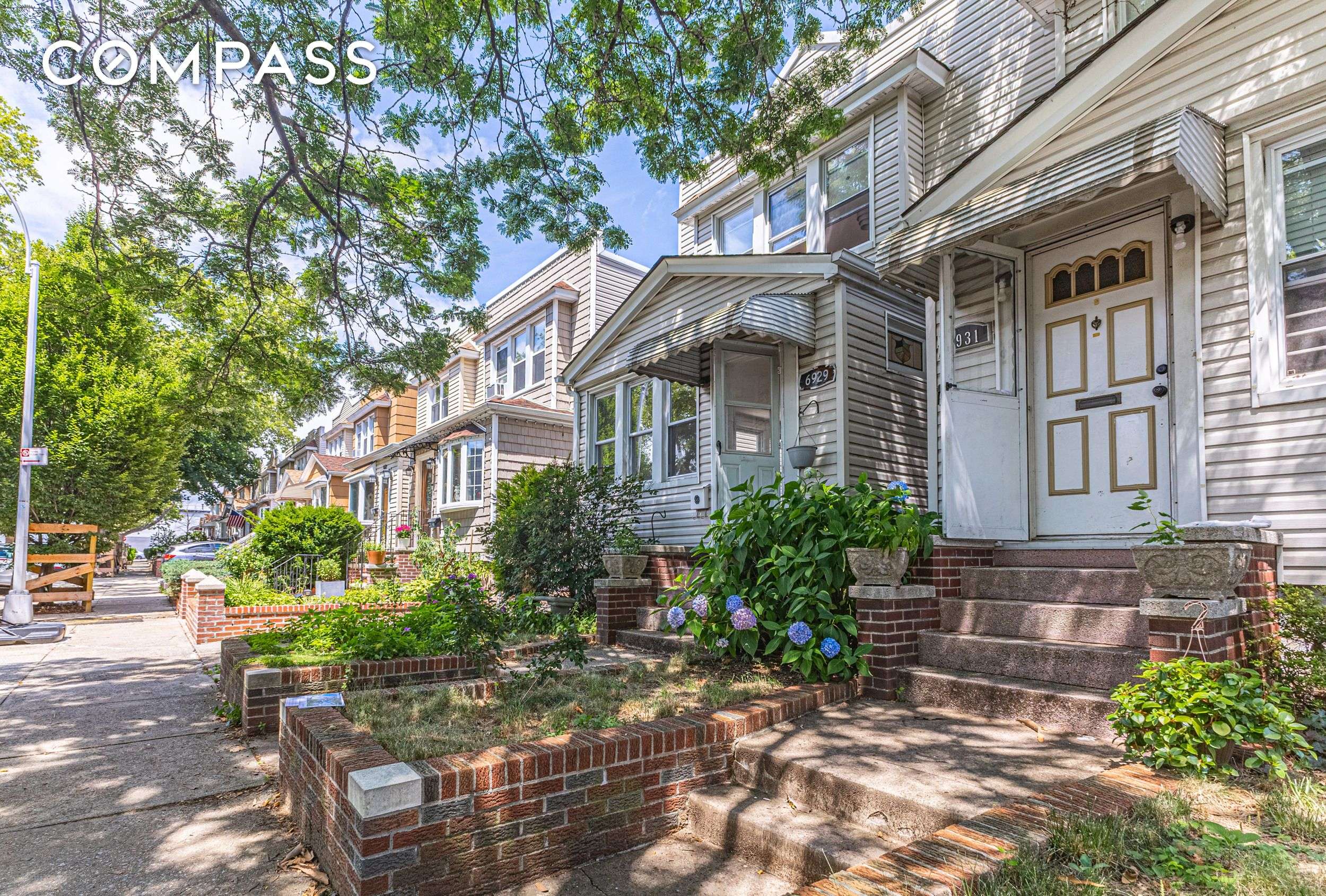 Queens, NY 11385,69-29 67th Place