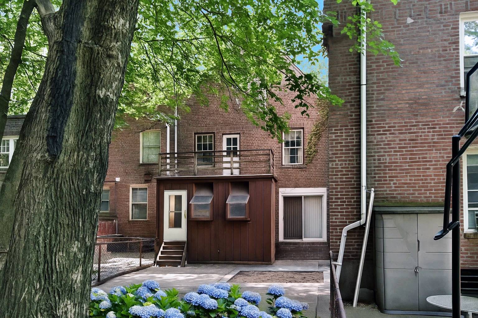 Queens, NY 11104,39-61 44th Street