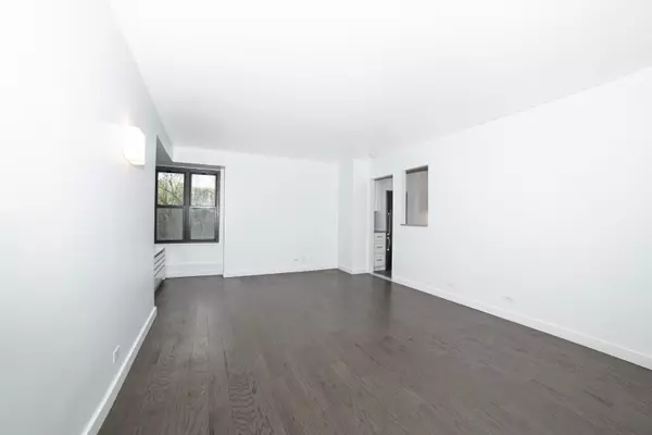 Manhattan, NY 10002,383 Grand Street #M502