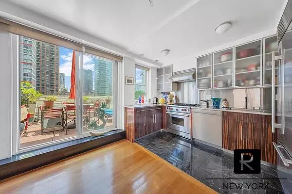 Manhattan, NY 10022,211 E 53rd Street #12-C