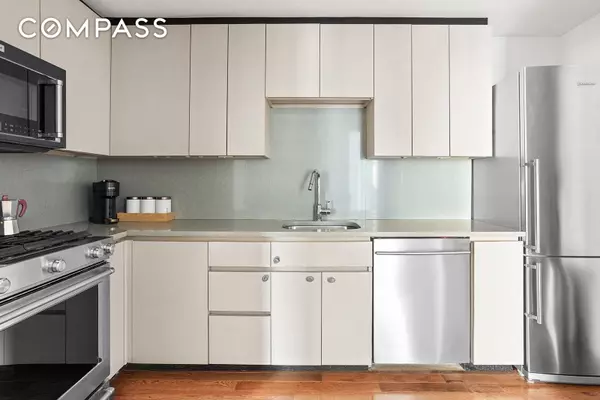 Manhattan, NY 10038,264 Water Street #6B