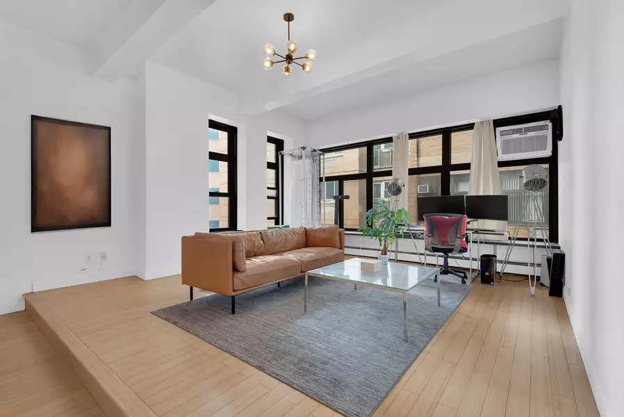 529 W 42nd Street #6M, Manhattan, NY 10036