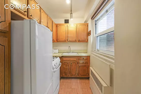 Manhattan, NY 10003,142 E 16th Street #7G