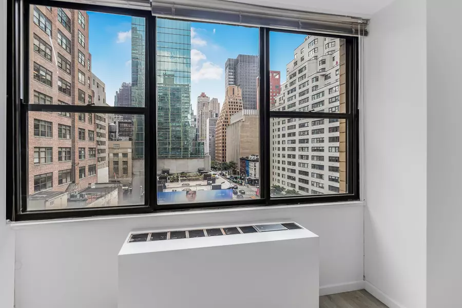 301 E 45th Street #8-D, Manhattan, NY 10017