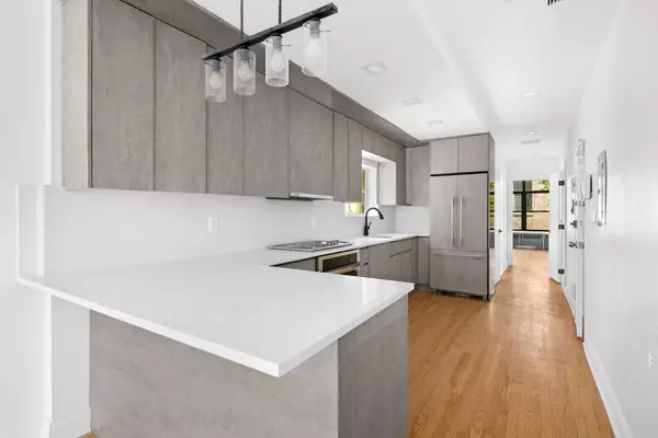 Manhattan, NY 10011,33 W 9TH Street