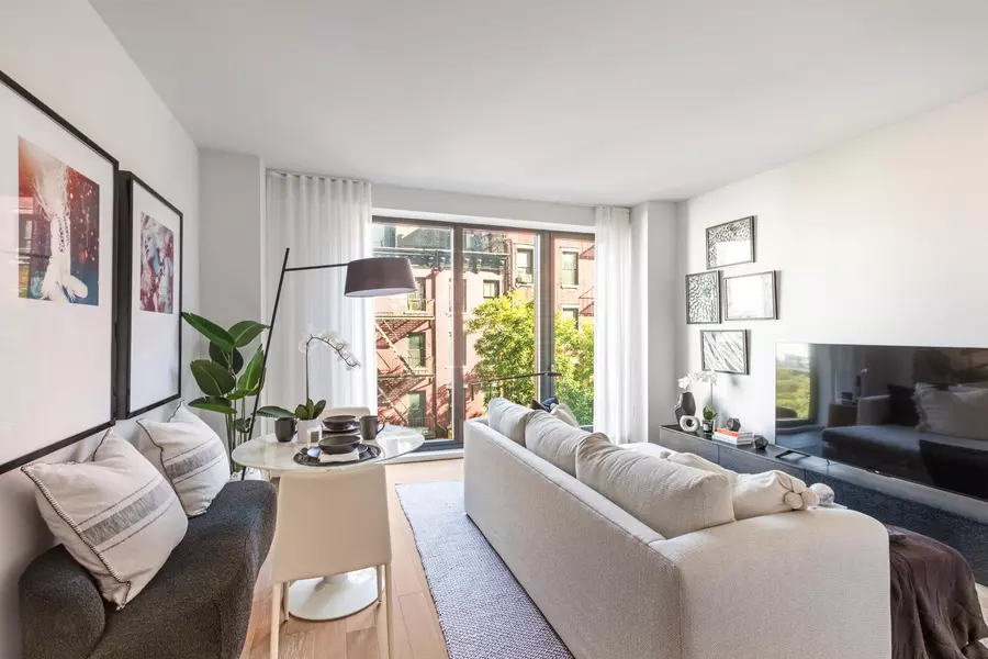 500 W 45th Street #503, Manhattan, NY 10036