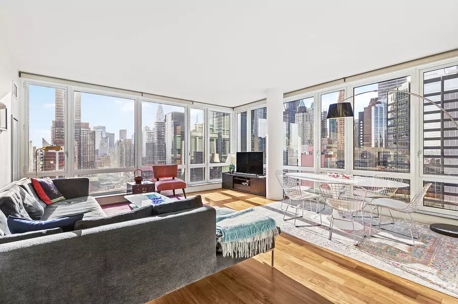 250 E 53RD Street #3004, Manhattan, NY 10022
