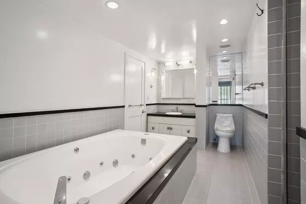 Manhattan, NY 10019,340 W 57TH Street #14B