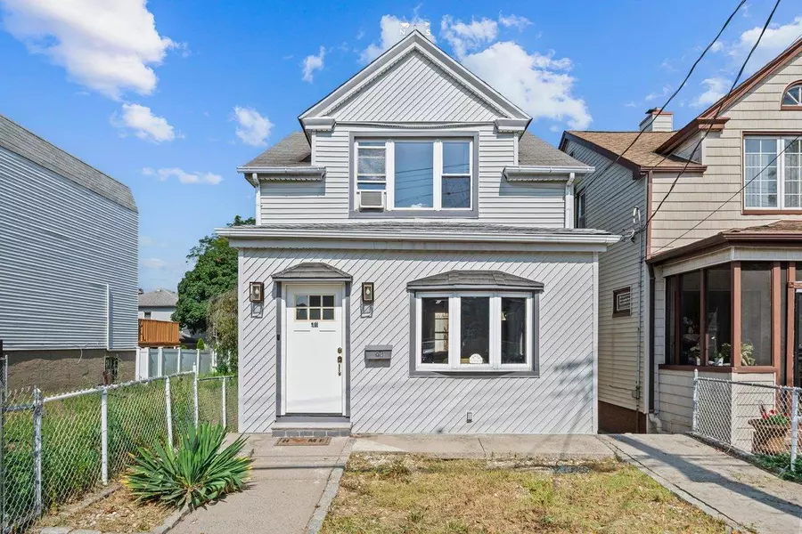 916 CLARENCE Avenue, Bronx, NY 10465