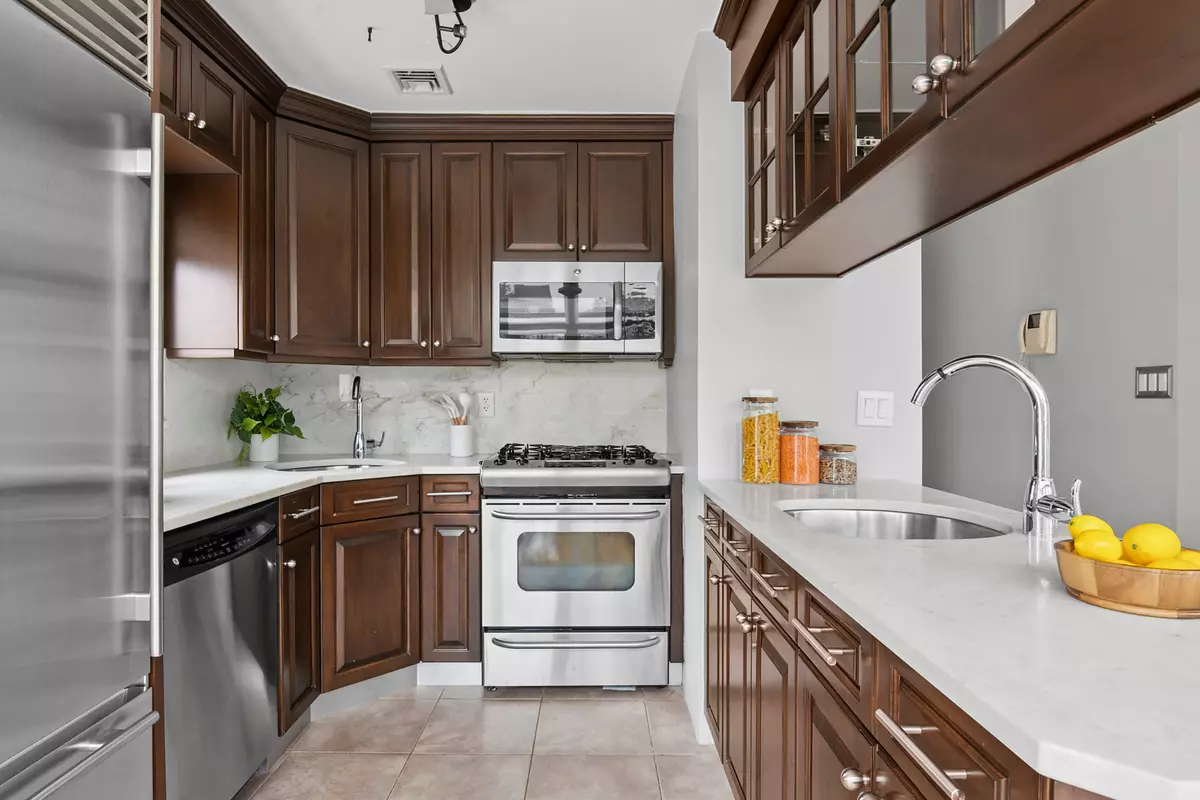 Brooklyn, NY 11218,734 E 5TH Street #4L