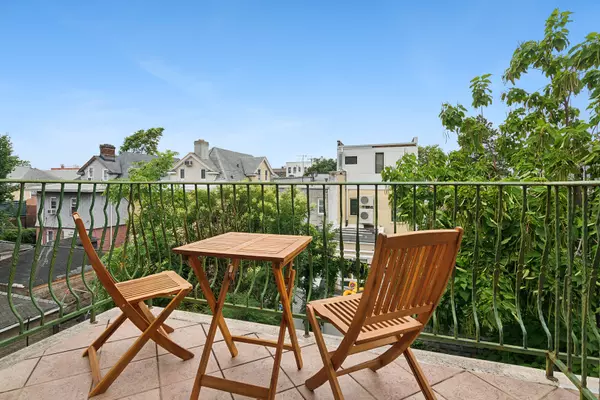 Brooklyn, NY 11218,734 E 5TH Street #4L