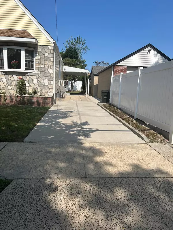 Queens, NY 11001,87-47 256th Street