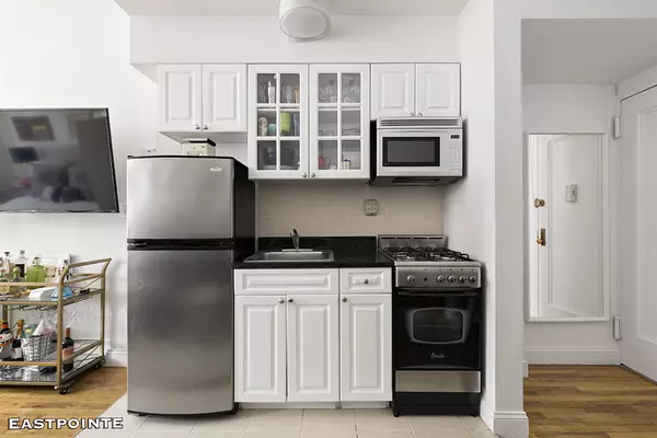 Manhattan, NY 10012,145 SULLIVAN Street #3C