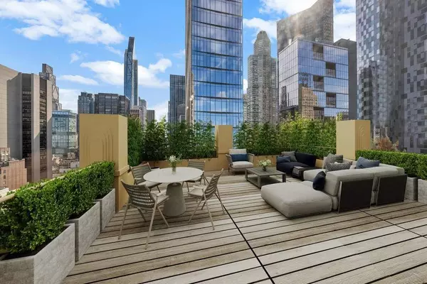 Manhattan, NY 10019,106 Central Park S #27D