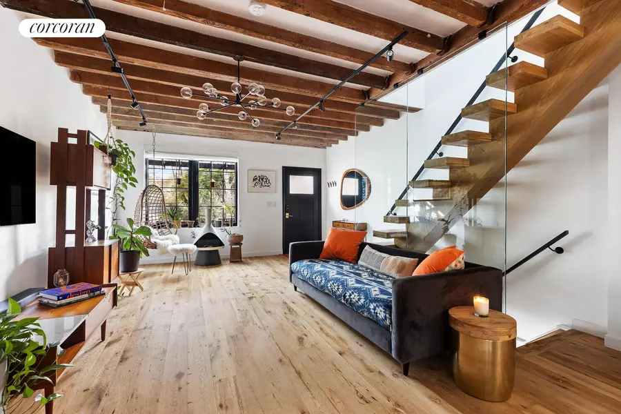 135 MASPETH Avenue, Brooklyn, NY 11211