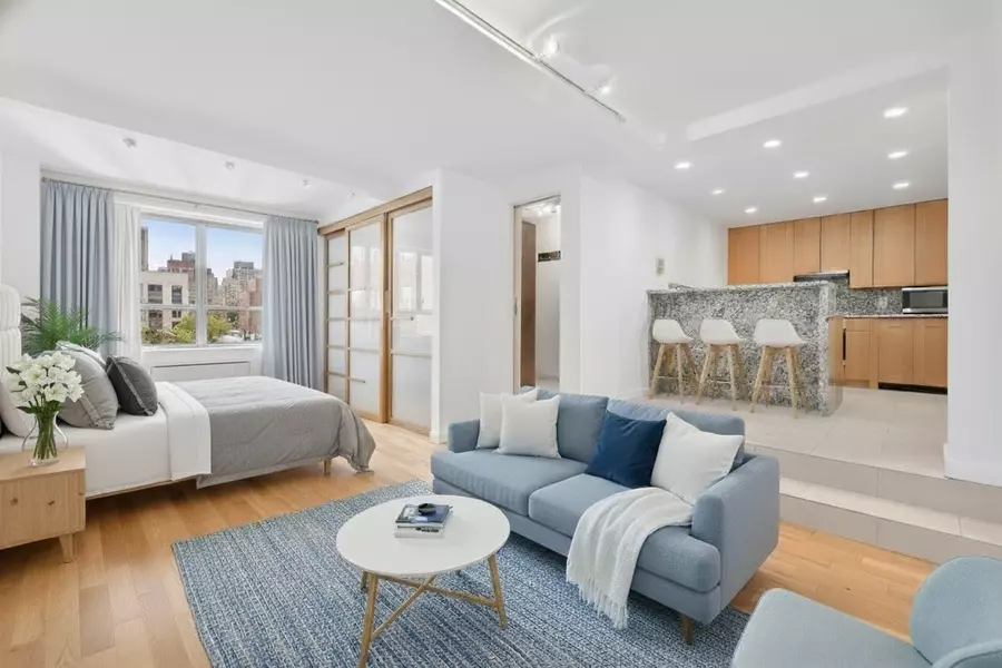 200 W 20TH Street #902, Manhattan, NY 10011