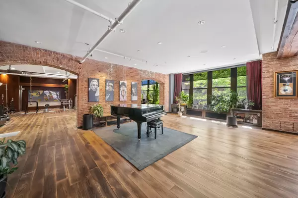 Manhattan, NY 10014,345 W 13TH Street #2E