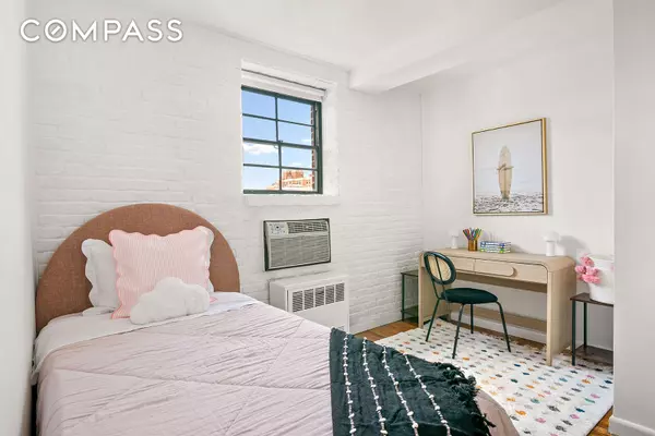 Manhattan, NY 10012,520 LaGuardia Place #6N