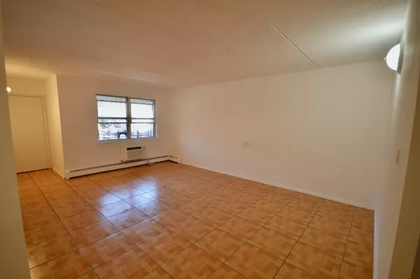 Brooklyn, NY 11221,72 Menahan Street #A