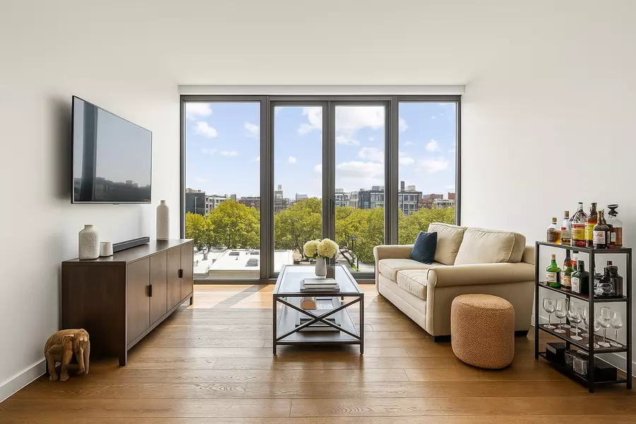 21-30 44TH Drive #6I, Queens, NY 11101