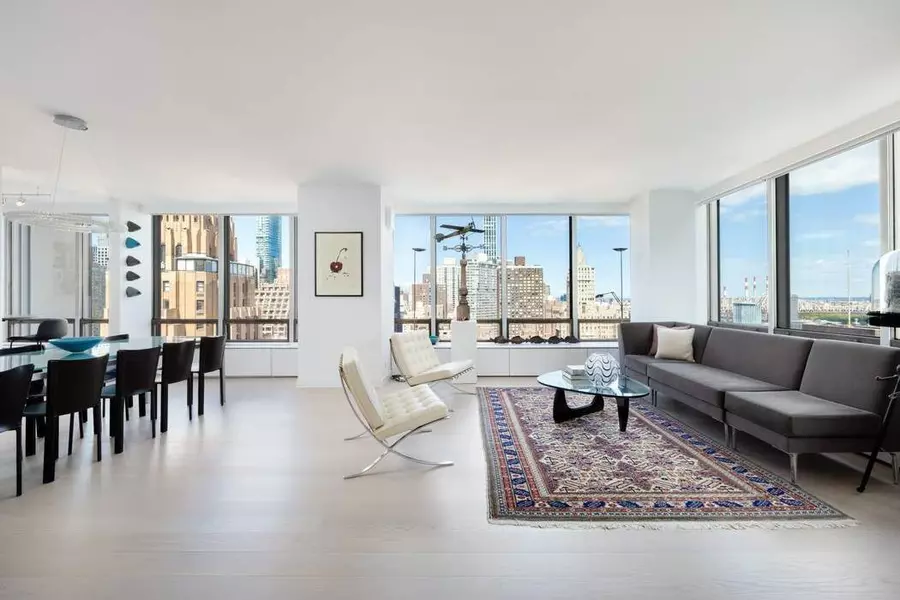 860 United Nations Plaza #25B, Manhattan, NY 10017