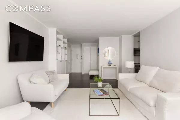 Manhattan, NY 10003,32 Gramercy Park S #10G
