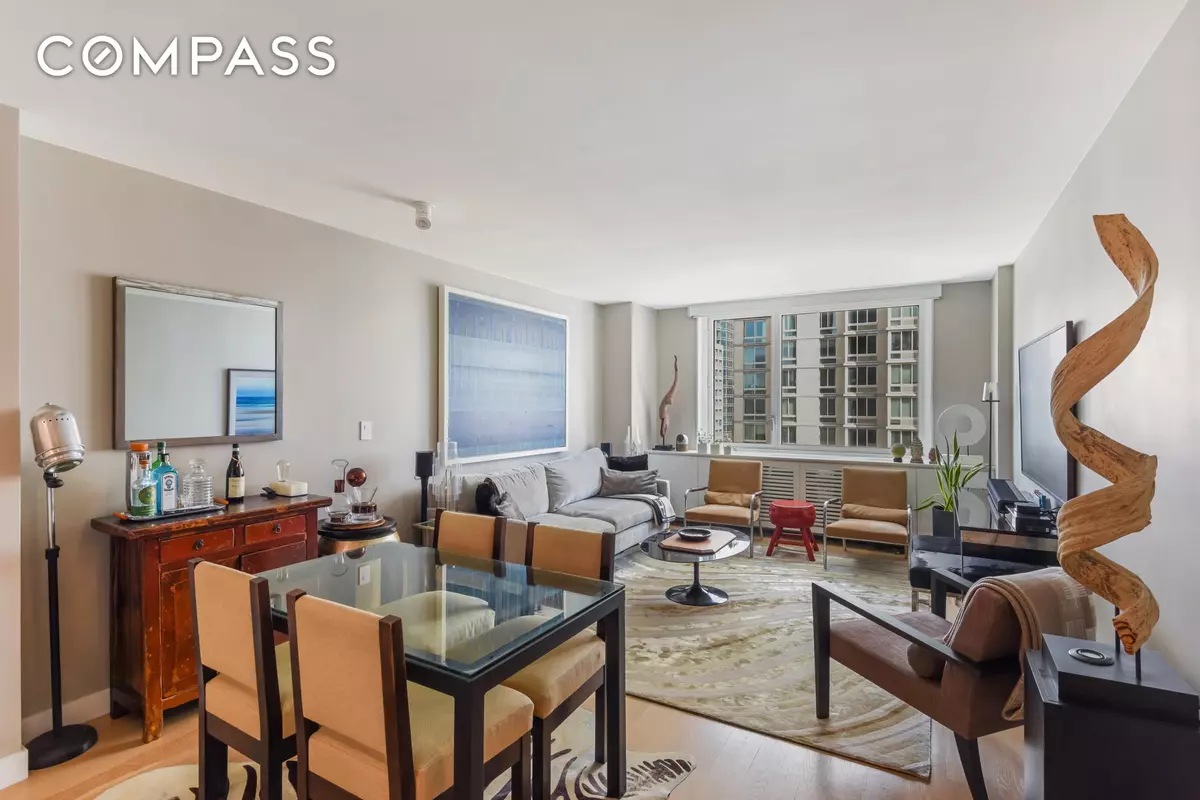 Manhattan, NY 10019,301 W 53rd Street #15H
