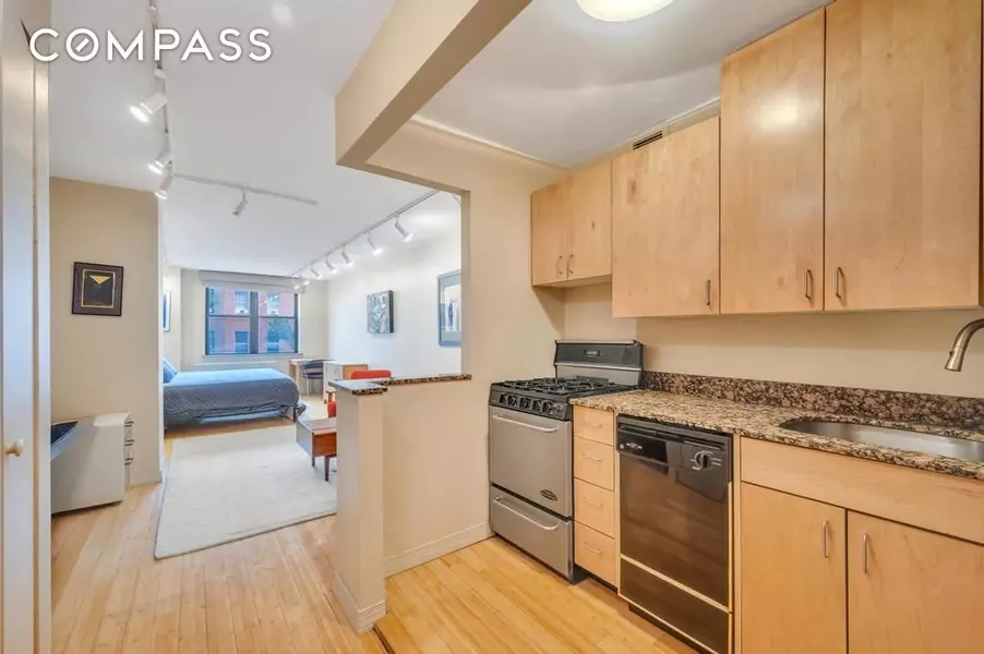 222 W 14th Street #3L, Manhattan, NY 10011