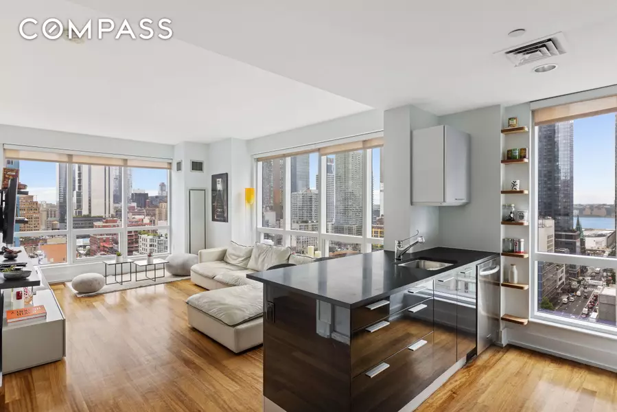 350 W 42nd Street #20L, Manhattan, NY 10036
