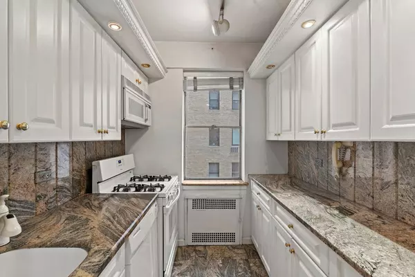 Manhattan, NY 10065,860 5th Avenue #7-L