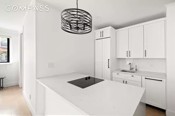 Manhattan, NY 10012,210 6th Avenue #3G