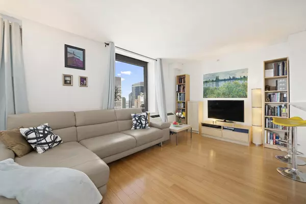 100 W 39TH Street #43J, Manhattan, NY 10018