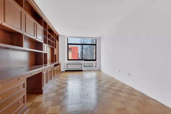 Manhattan, NY 10017,303 E 43RD Street #25B