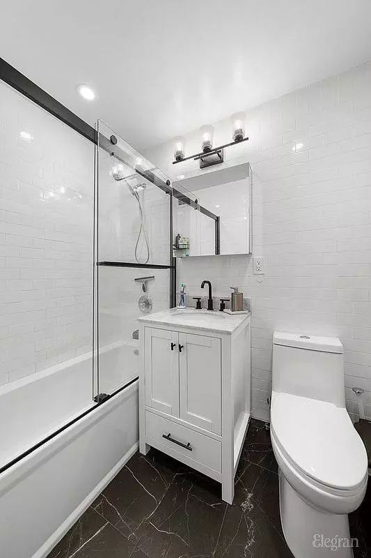 Manhattan, NY 10011-5105,85 8th Avenue #5L