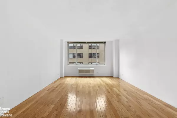 Manhattan, NY 10023,130 W 67TH Street #9J