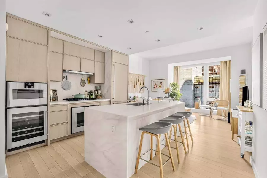 138 E 50th Street #17B, Manhattan, NY 10022