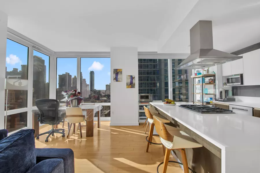 247 W 46TH Street #1403, Manhattan, NY 10036